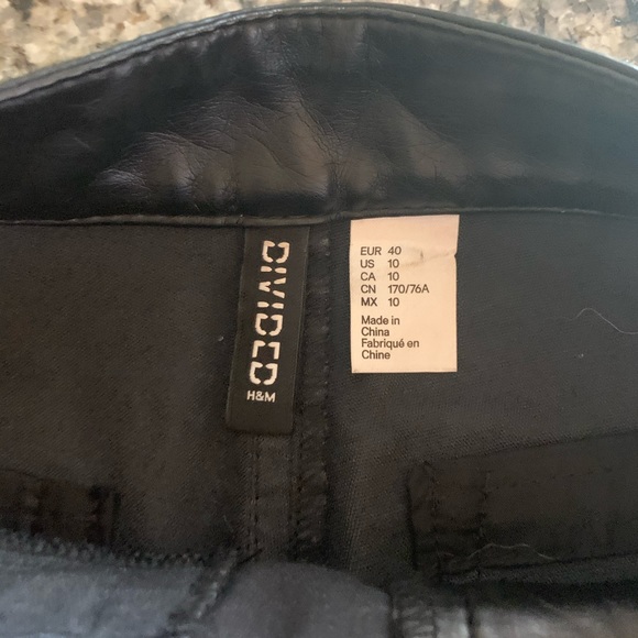 NWOT Divided H&M Black Leather Shorts - Picture 4 of 4
